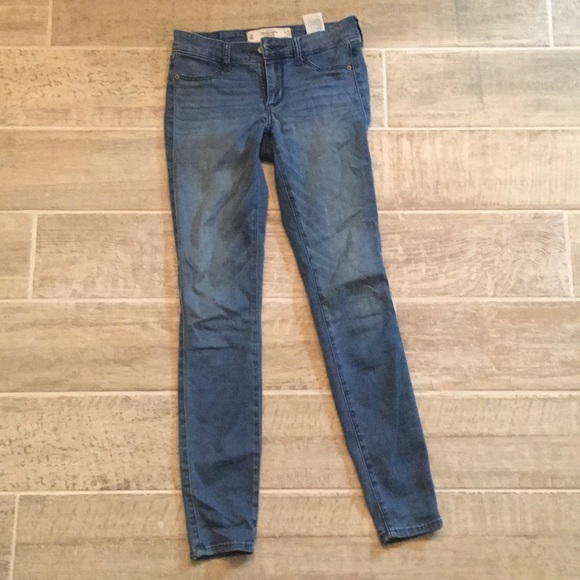 Abercrombie & Fitch Denim - Abercrombie and Fitch light shade skinny jeans